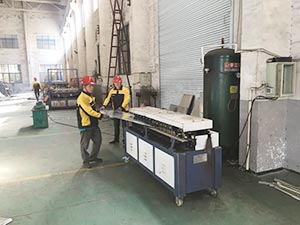 共板法蘭機